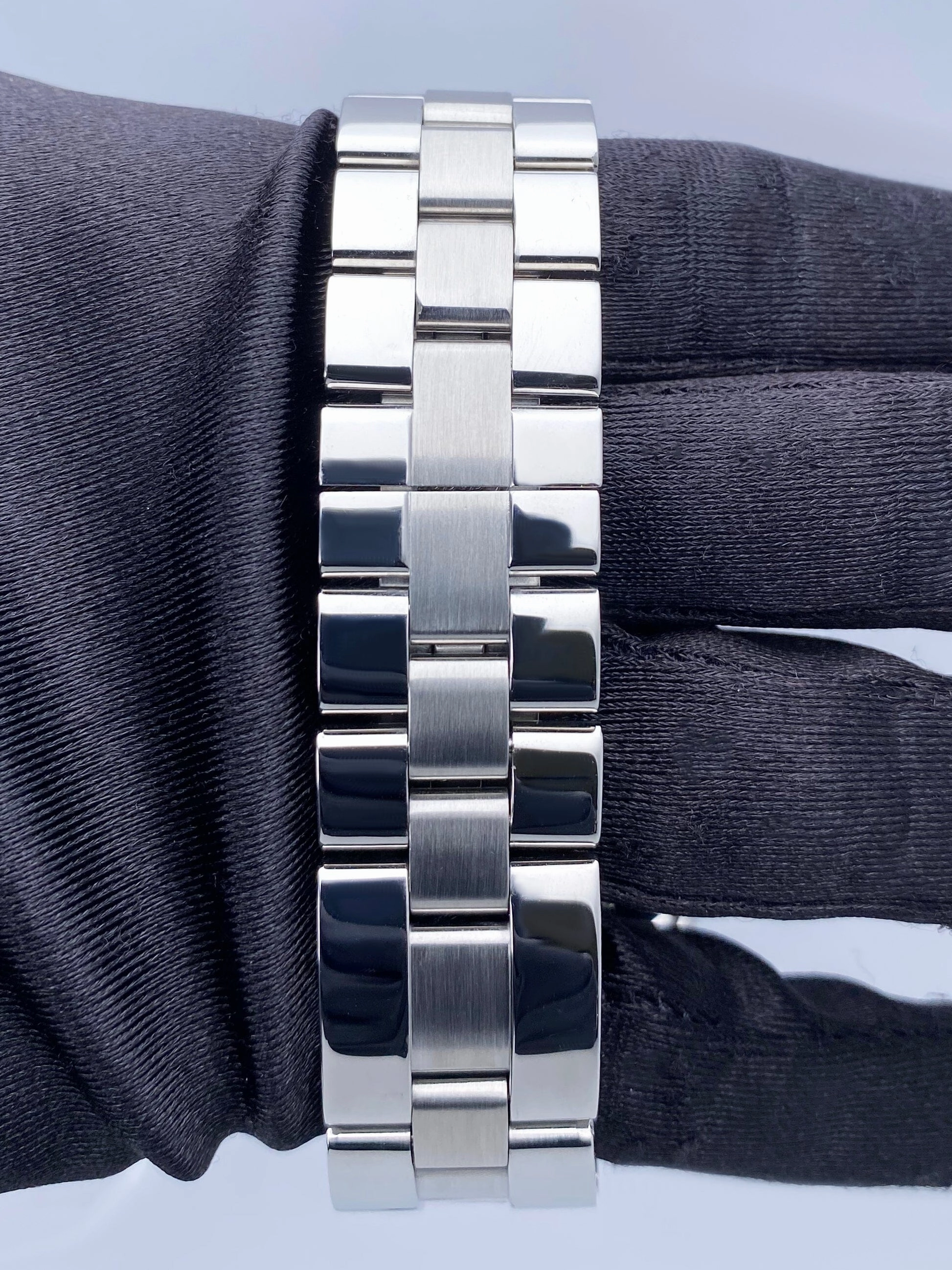 Cartier Roadster XL W62032X6 GMT Stainless Steel Mens Watch