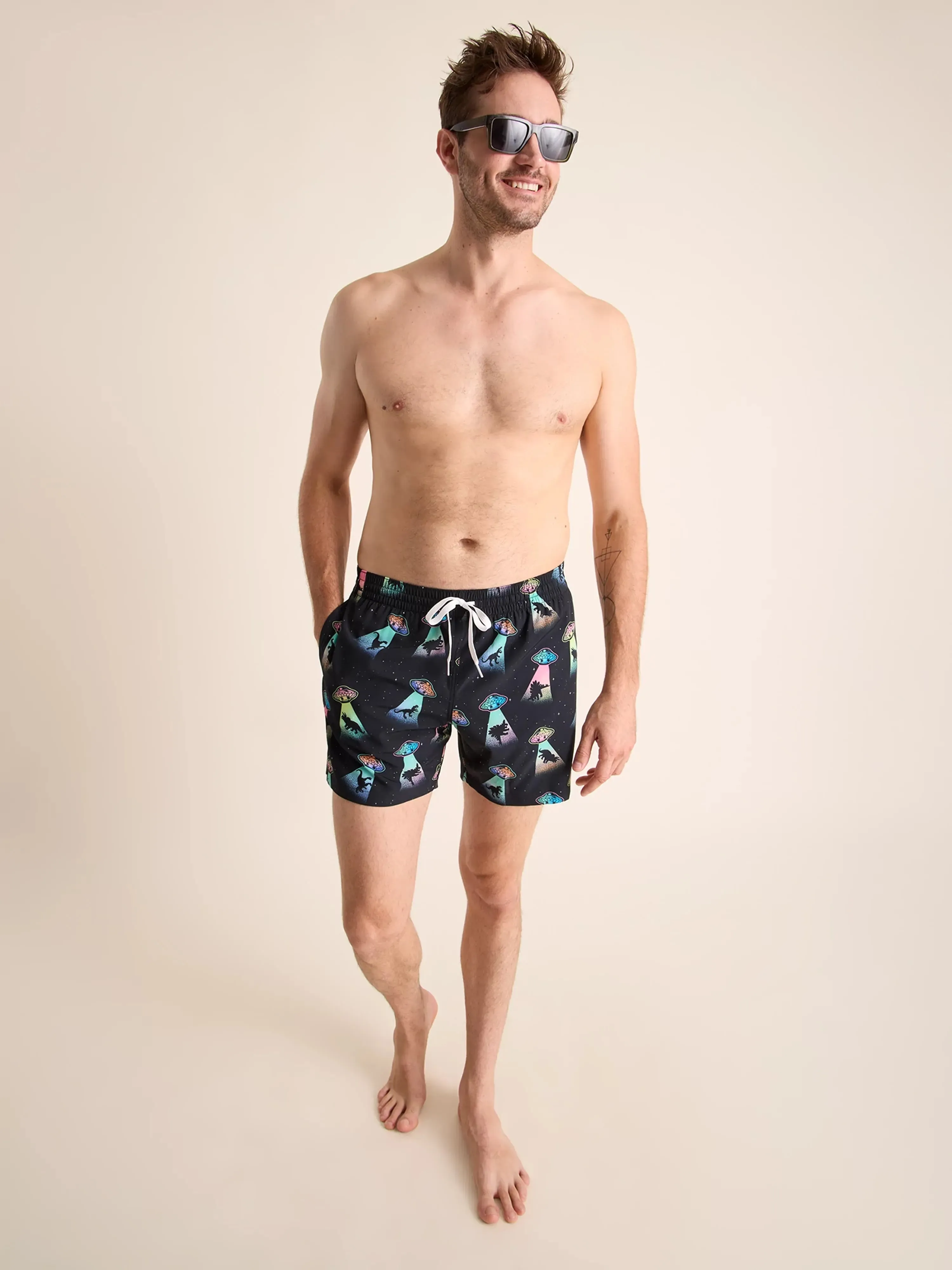 Chubbies 5.5-Inch The Beam Me Ups Swim Trunks - Black - Pattern Base (Plaids) Chubbies Clothing