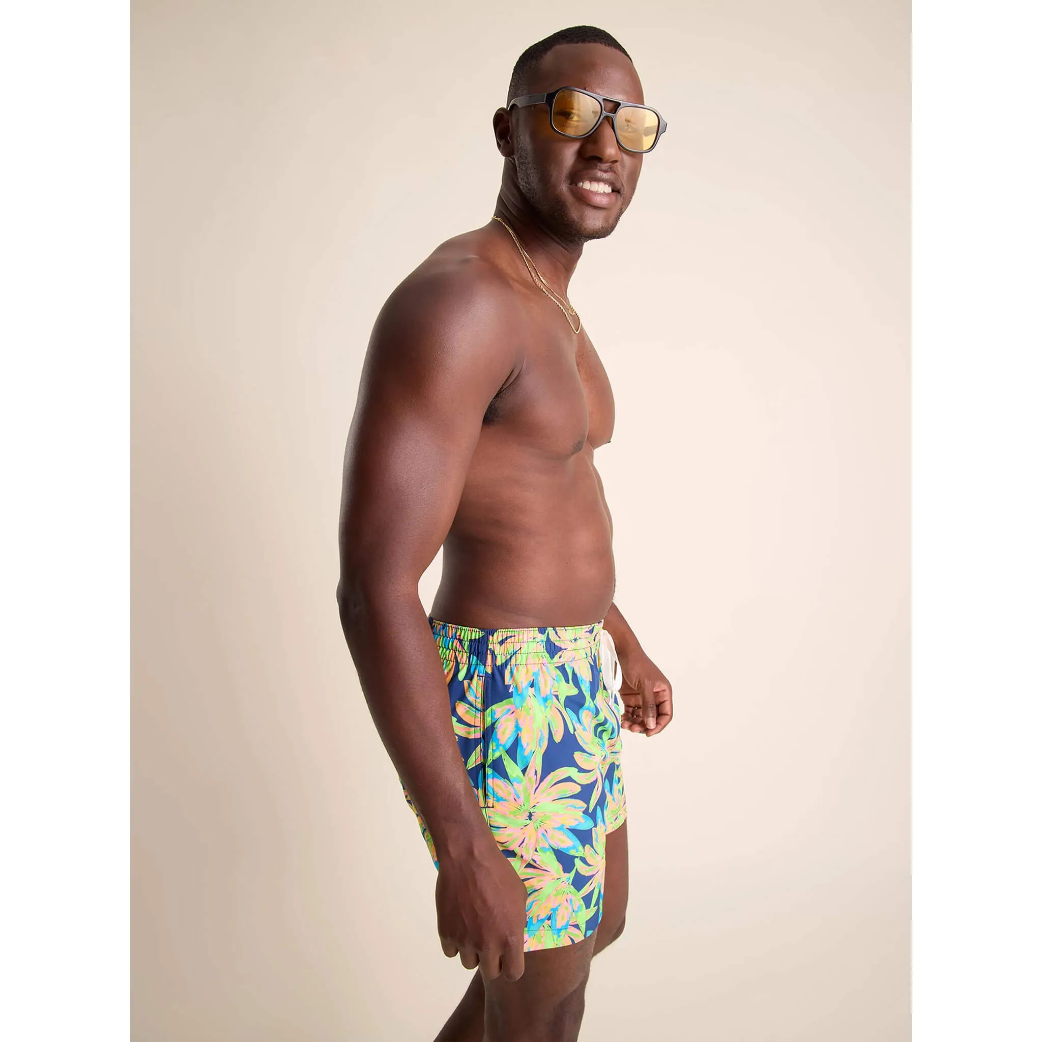 Chubbies 5.5-Inch The Ocean Flowers Swim Trunks - Bright Green - Pattern Base (Includes Plaids) Chubbies Clothing