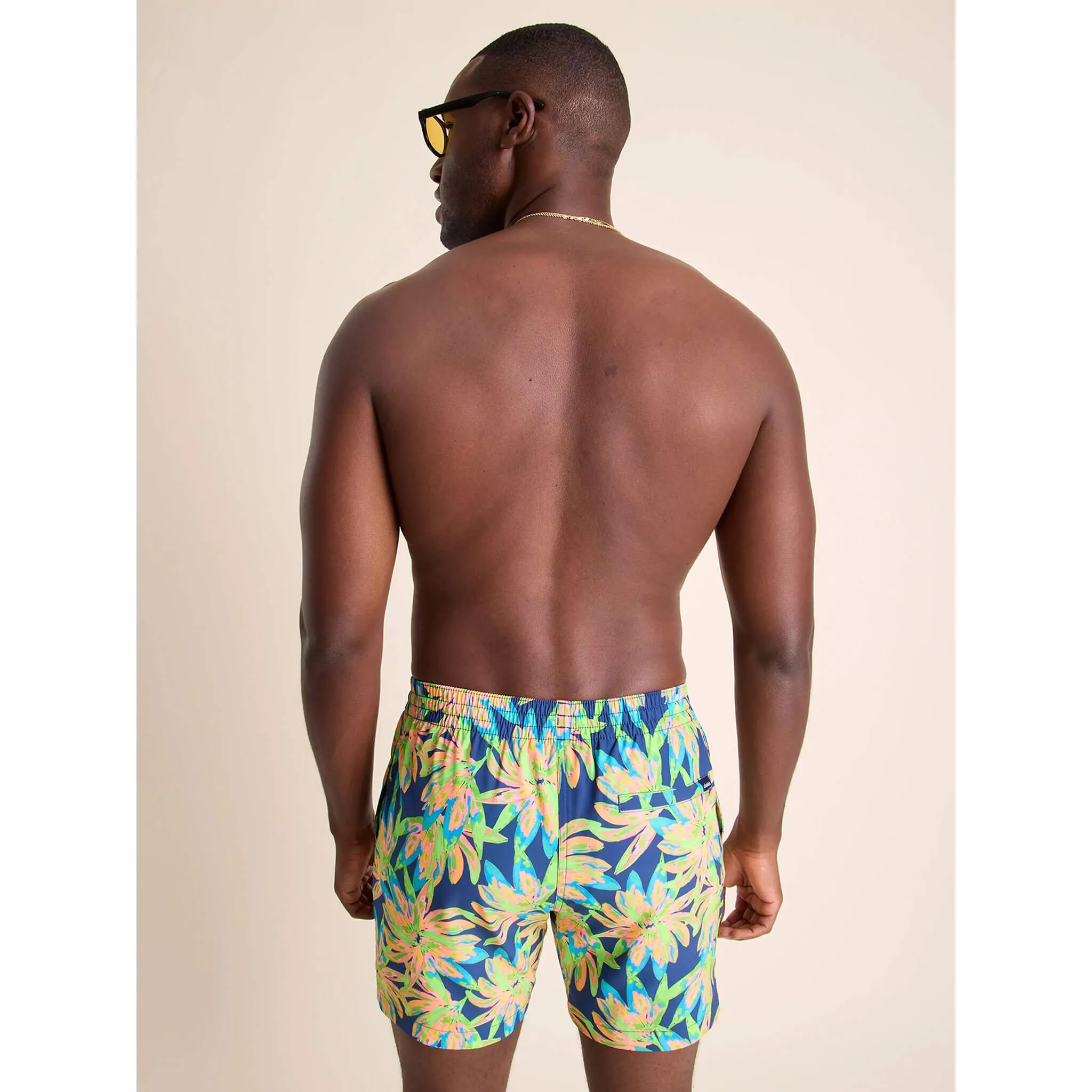 Chubbies 5.5-Inch The Ocean Flowers Swim Trunks - Bright Green - Pattern Base (Includes Plaids) Chubbies Clothing