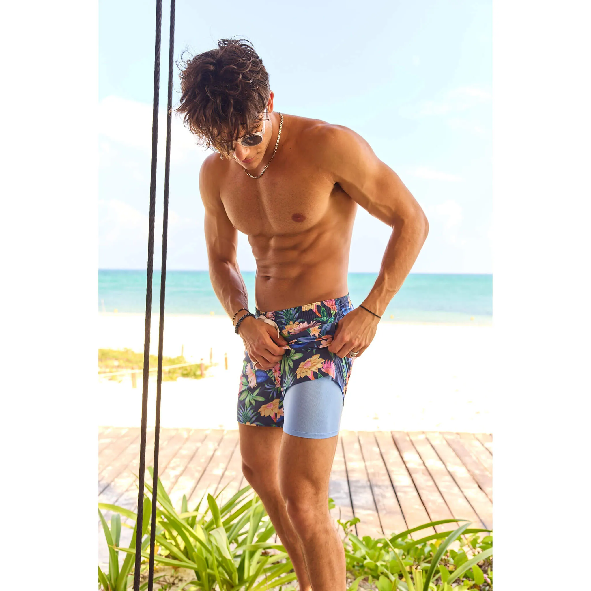 Mens Johnnie-O Chubbies 5.5-Inch The Big Bloomers Swim Trunks - Navy