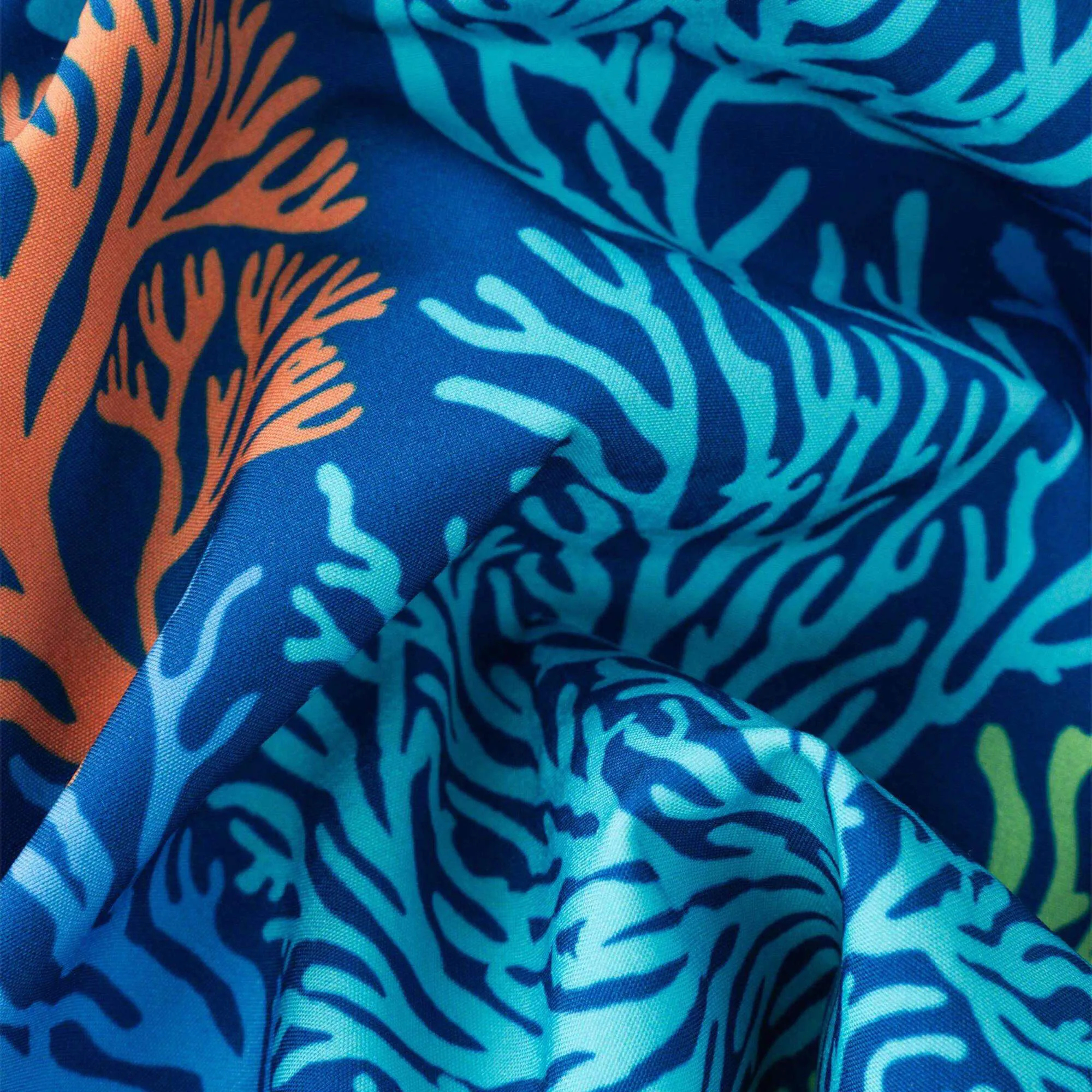 Mens Johnnie-O Chubbies 5.5-Inch The Coral Quarrels Swim Trunks - Bright Blue