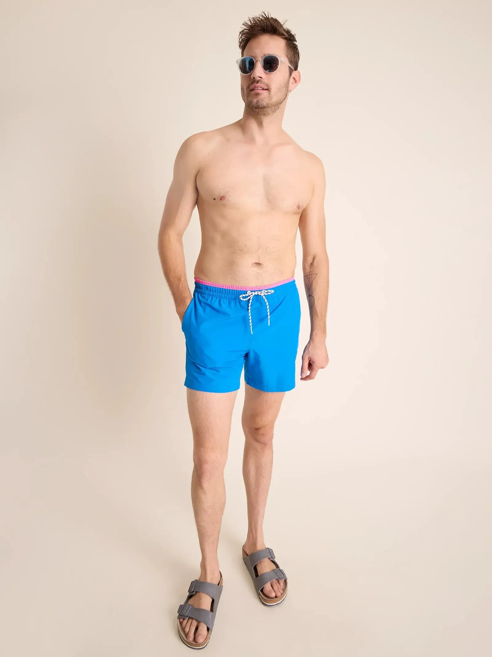 Mens Johnnie-O Chubbies 5.5-Inch The Prince of Prints Swim Trunks - Bright Blue