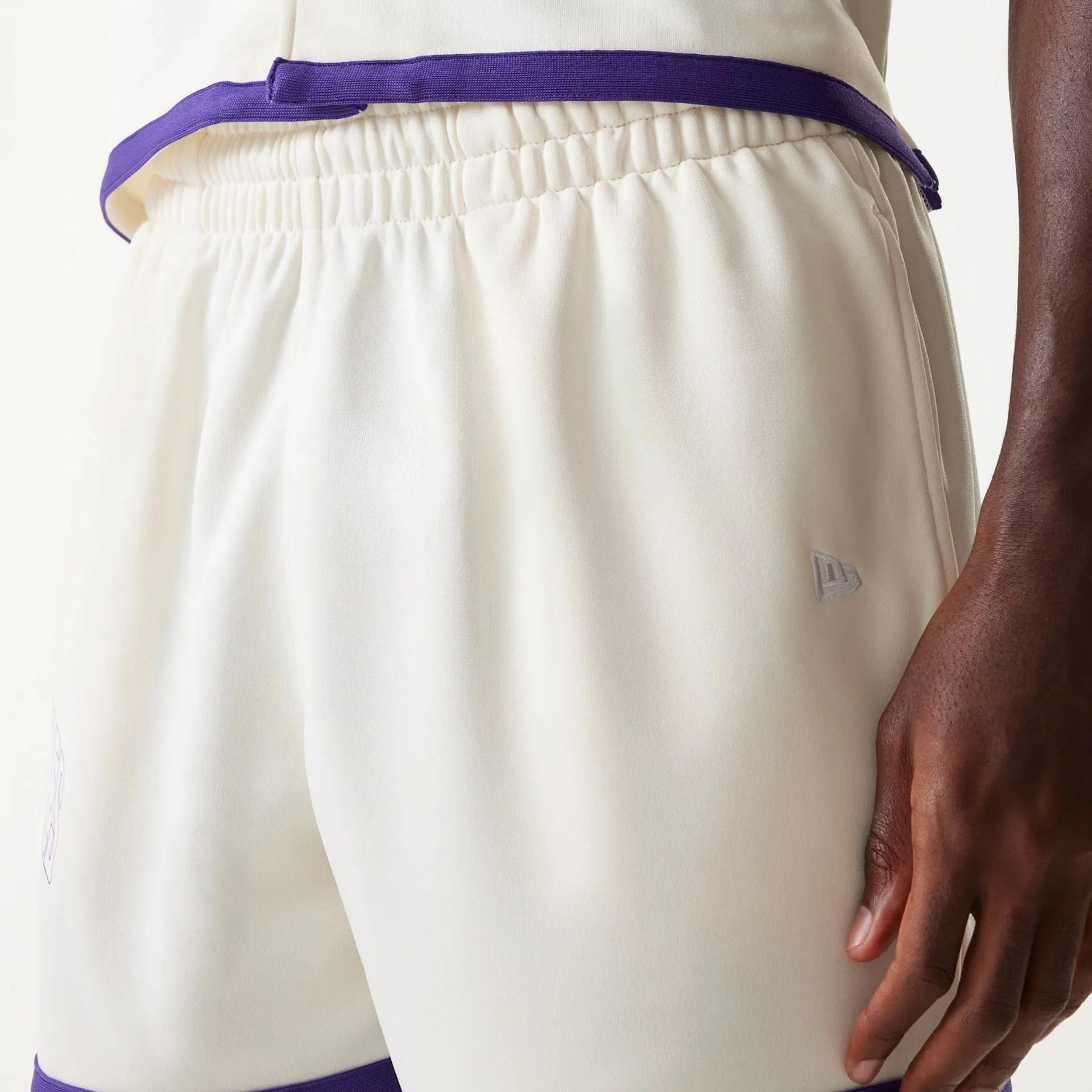 New Era Sport Shorts LA Lakers NBA Team Logo Open White Shorts