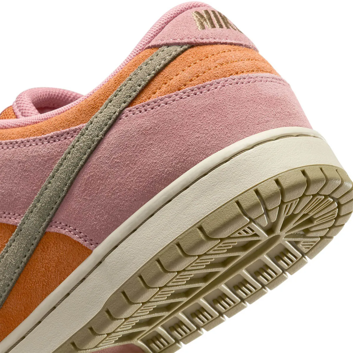 Nike SB - Dunk Low Pro Shoes Red Stardust Nike SB