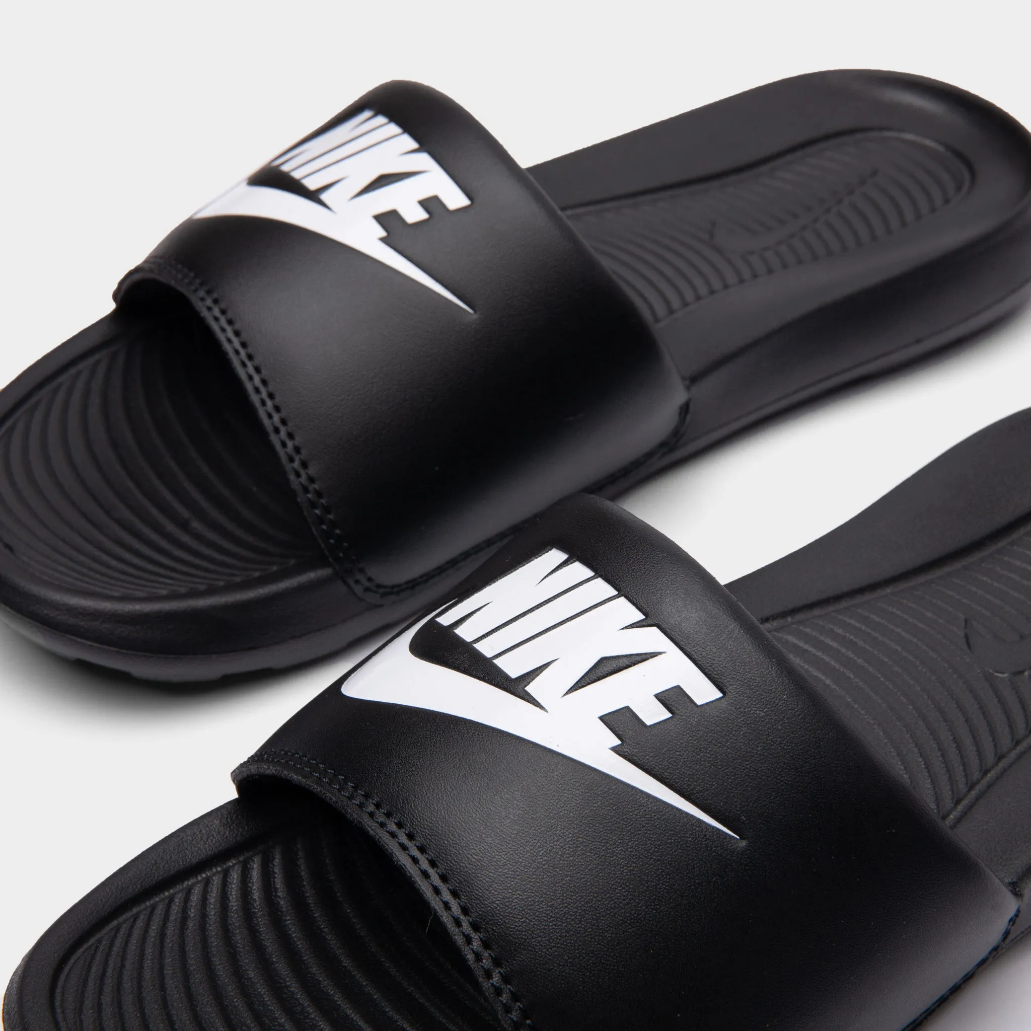Womens Nike Nike Women's Victori One Black / White