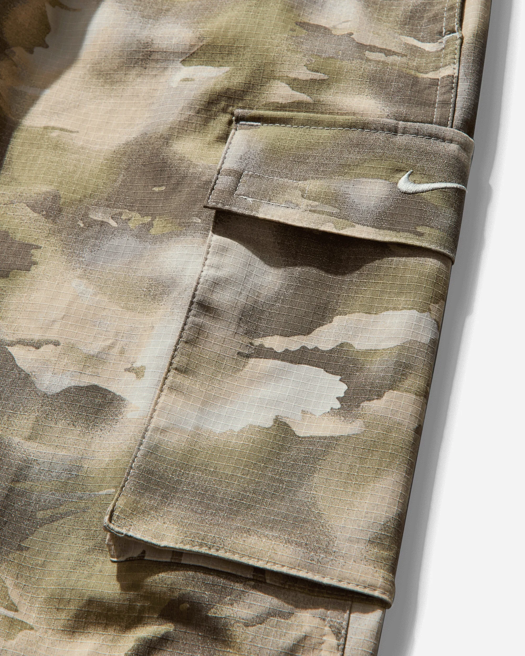 Women's Oversized Camo Cargo Pants Light Orewood Brown / Sail